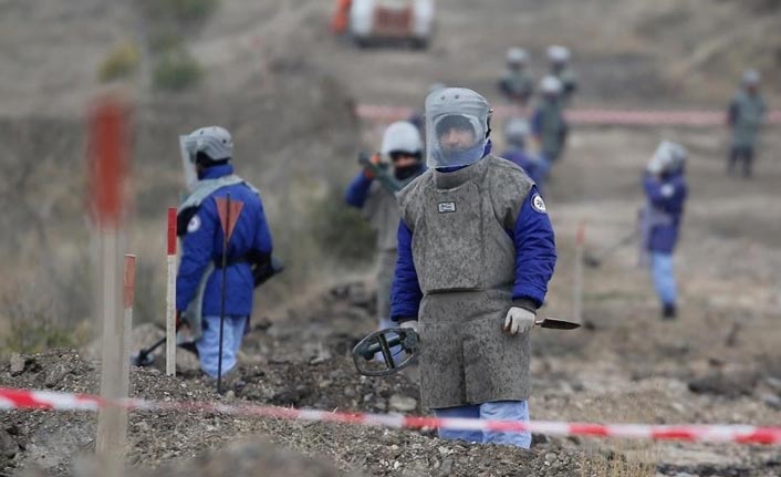 Karabağ'da kurtarılan bölgeler mayından temizleniyor