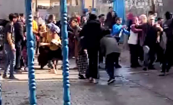 Diyarbakır'da taşlı, sopalı, bıçaklı kavga! 20 Yaralı