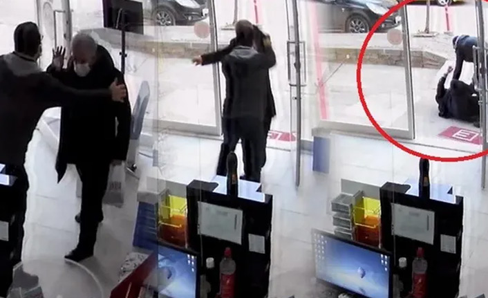 Eczane çalışanı yaşlı adamı kaldırıma fırlattı