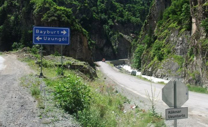 Trabzon-Bayburt yolunda heyelan