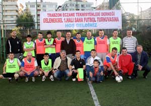 Eczane teknisyenleri sahada!