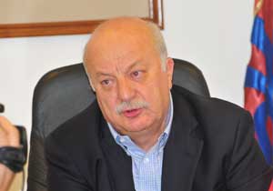 "Kongre isteyen imza toplasın"