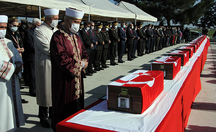 KKTC'de 14 genç şehit 46 yıl sonra toprağa verildi