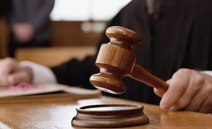 "Aşı olmayana kız yok" diyen profesöre dava açtı