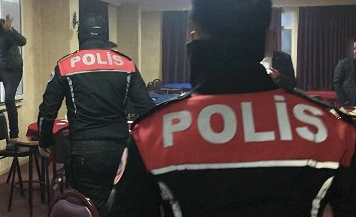 Bayburt'ta kahvehaneye baskın! 12 kişiye ceza yağdı