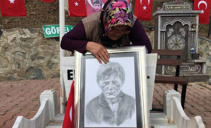 Mehmetçiklere Eren Bülbül’ün annesinden dua