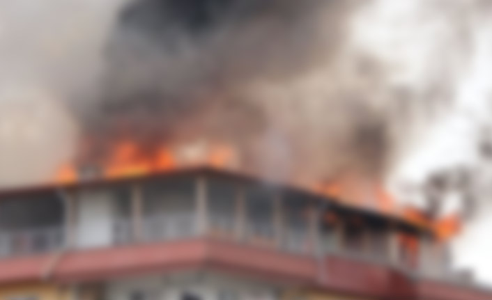Ünye’de Üç Katlı Binanın Üst Katında Çıkan Yangın Korkuttu