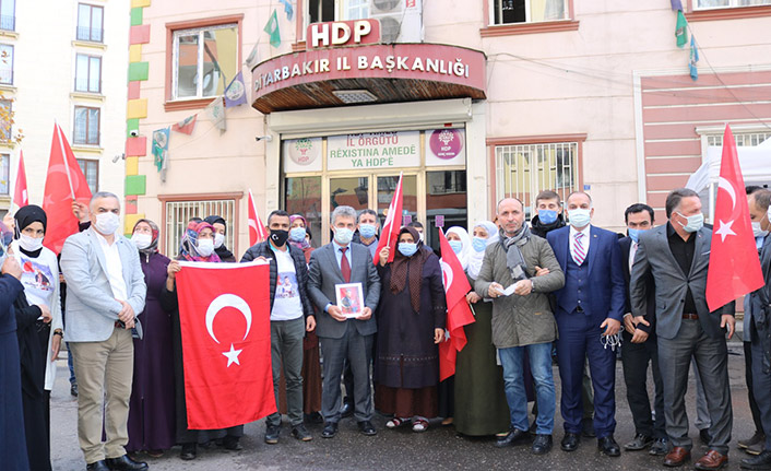 Trabzonlu şehit Kaymakam Safitürk'ün ailesinden Diyarbakır annelerine destek