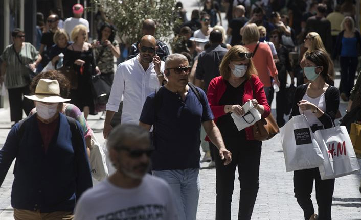 Yunanistan'da Kovid-19 kısıtlamaları gevşetiliyor