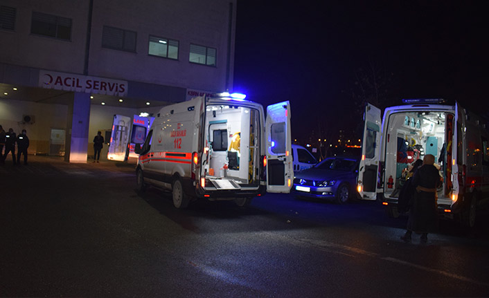 Birbirlerini bıçaklayan çift kurtarılamadı