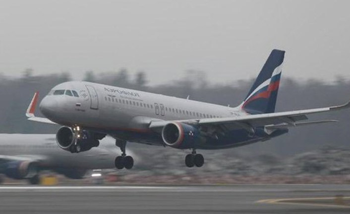 Korku dolu anlar! İniş takımları bozulan uçak güçlükle indi