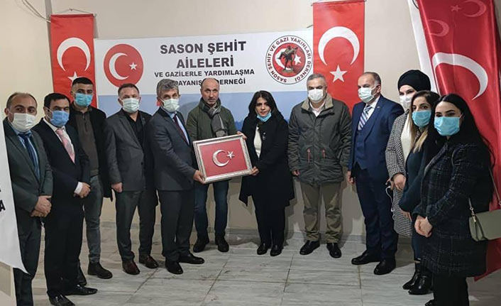 Sason’da derneğe ziyaret, Külekçi’ye teşekkür belgesi
