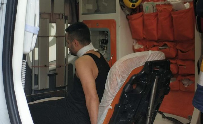 Kavga sırasında cam fırlattı kardeşini yaraladı