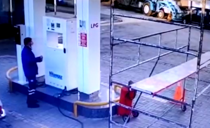 Trabzon’da Akaryakıt İstasyonundaki yangının çıkış kameraya yansıdı