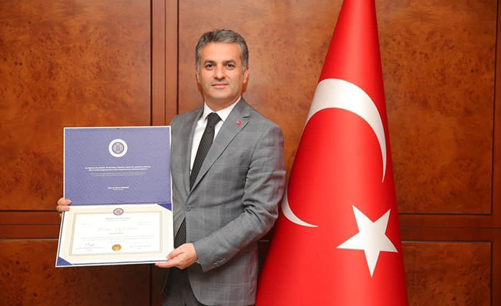 Mustafa Bıyık'ın üçüncü diploma gururu
