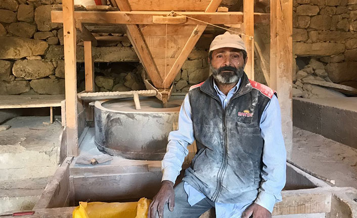 Asırlık değirmenin taşları beş kuşaktır dönüyor