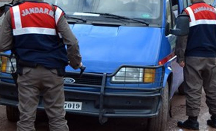 Trabzon’da Jandarmadan iki aparta baskın! Fuhuş, Kumar, uyuşturucu ne ararsan var