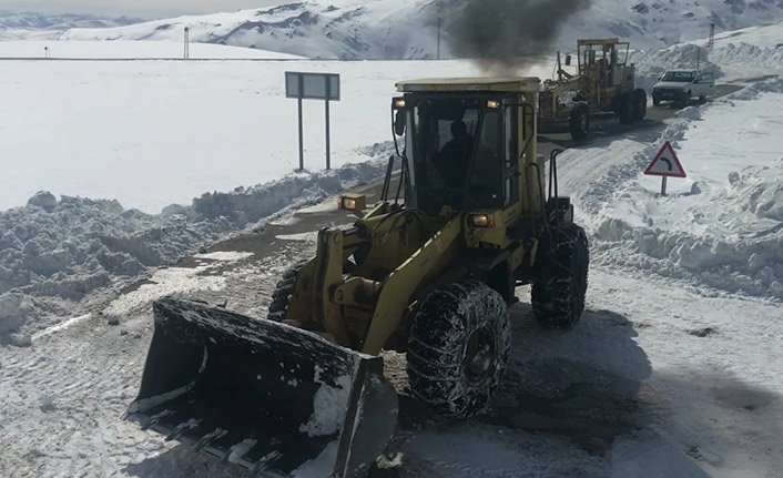 Kardan kapanan yol 4 saate açıldı