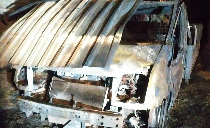 Trabzon'da yangın! Bir ev ve araba kullanılamaz hale geldi