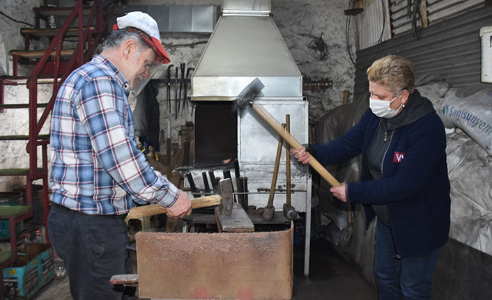 Trabzon'da 25 yıldır hem hayatını hem işini paylaşıyor