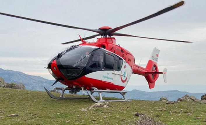 Kayalıklara düşen kadın hava ambulansıyla kurtarıldı