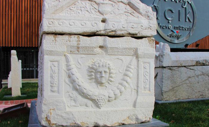 Bin 700 yıllık gizemli lahit