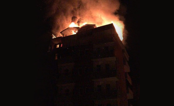 Trabzon'da 8 katlı apartmanda yangın