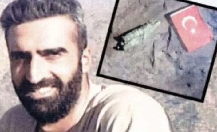 Şehit olan Yüzbaşı Burak Coşkun, Hakurk'a Türk bayrağını dikmiş