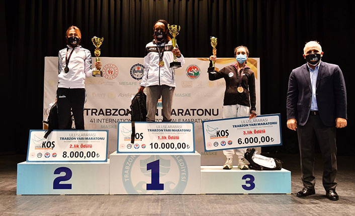 Trabzon Yarı Maratonu kazananları ödüllerini aldı