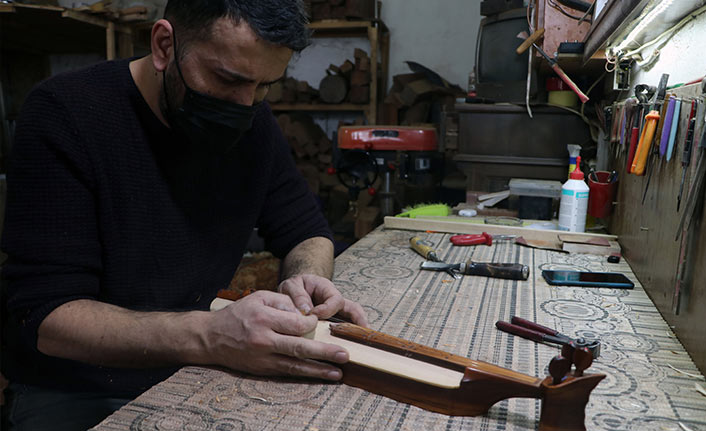 Ahşap kapı eşiği, kovan teli ve misina ile başladı! Trabzon'da aranan usta oldu