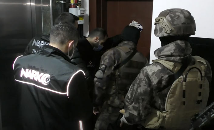 Trabzon’da 16 ekip 61 personelle operasyon! Peynirin içine uyuşturucu enjekte ettiler