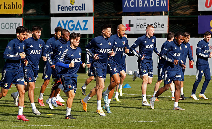 Fenerbahçe, Trabzonspor Derbisi Öncesi Hazırlıklarını Sürdürüyor