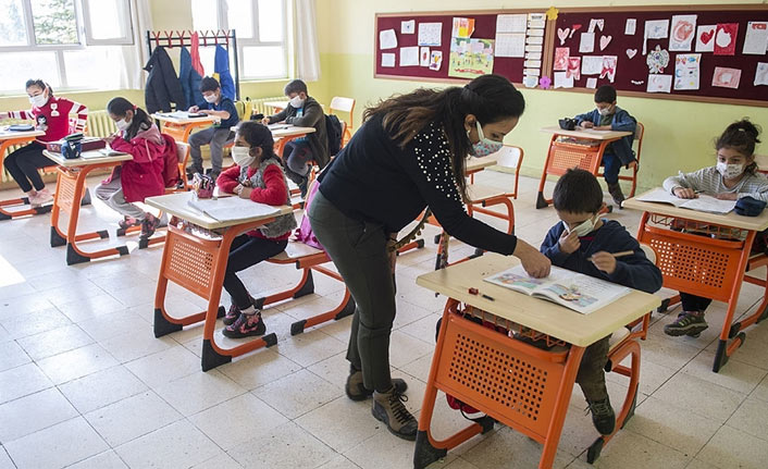 İlkokullar, 8 ve 12. sınıflarda yüz yüze eğitim başlıyor
