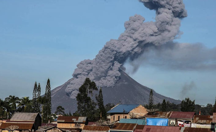 Sinabung Yanardağı'nda hareketlilik