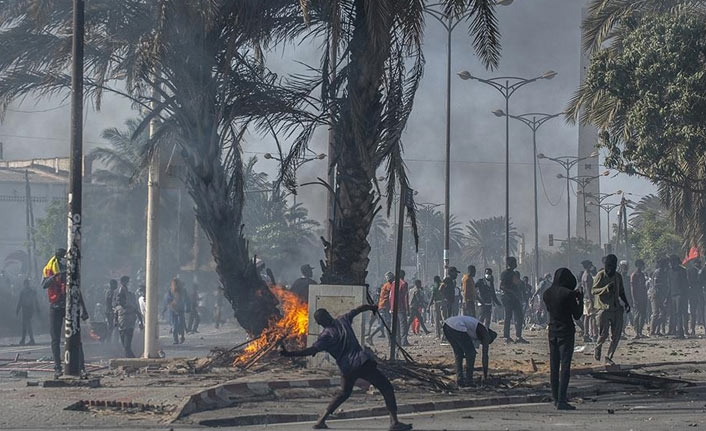 Senegal muhalif lider Sonko'nun gözaltına alınmasıyla karıştı