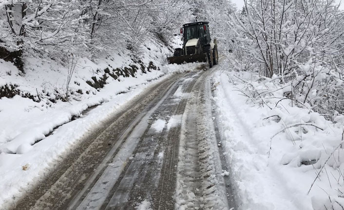 Trabzon'da 57 mahalle yolu ulaşıma kapandı