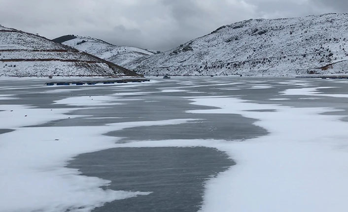 Bayburt’ta nehir ve göletler dondu