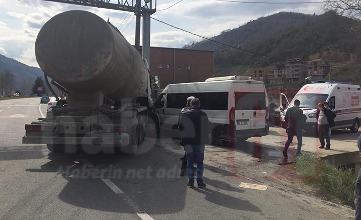 Trabzon’da tanker ile minibüs çarpıştı!