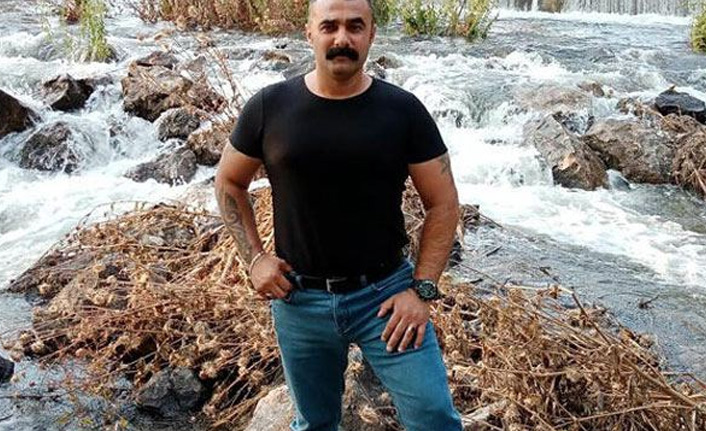 4 kişi ağaca bağlayıp döve döve öldürdü