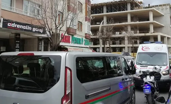 Evini hacze gelen avukatı öldürdü