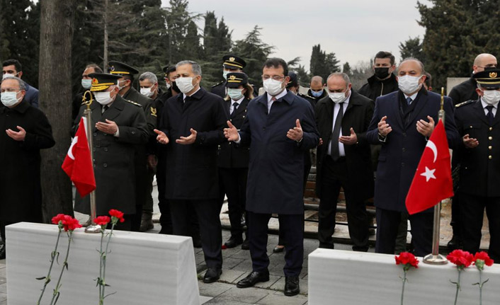 İmamoğlu'na şehitlikte tepki gösterildi