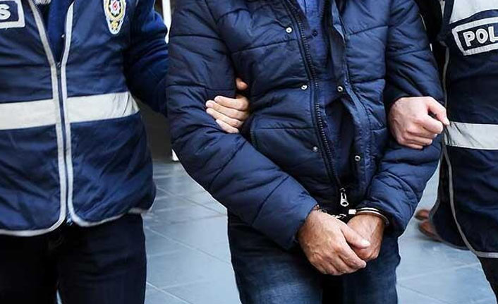 Adliye çıkışında eşinin bulunduğu araca ateş açan saldırgan koca cezaevine gönderildi