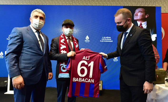 Kasketlilere Ali Babacan da Katıldı