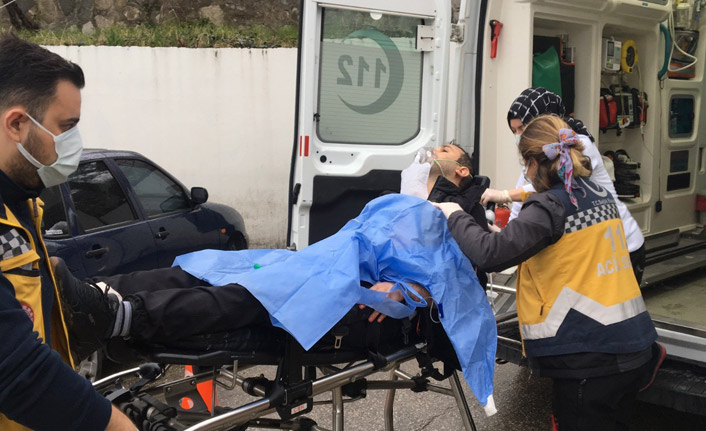 Yarım saatte 3 kişi bıçakladı!