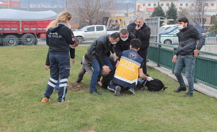 Atik paramedik kahraman oldu