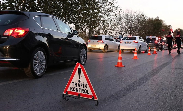 Emniyet ekipleri 81 ilde 'Türkiye Güven Huzur Uygulaması' yaptı