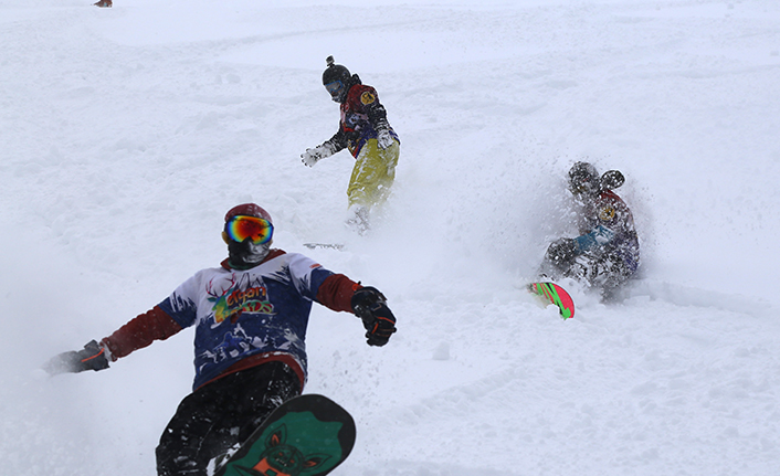 Snowboard tutkunlarının yeni gözdesi Sahara Milli Parkı