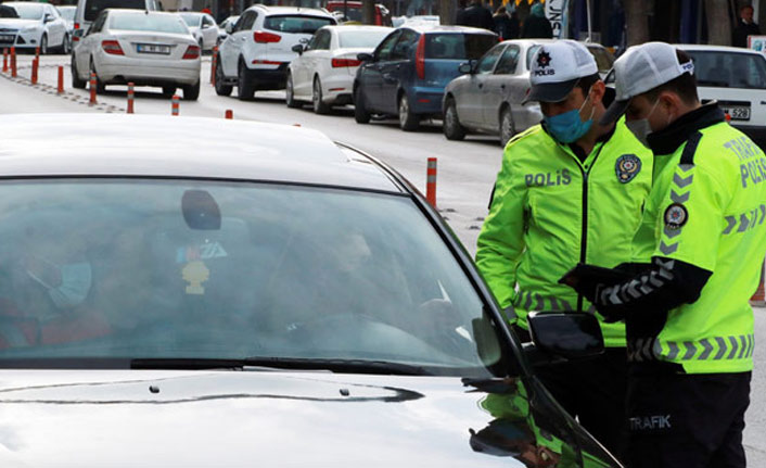 Bakanlık: Sokağa çıkma kısıtlamasını ihlal eden 22 bin 810 kişiye işlem yapıldı