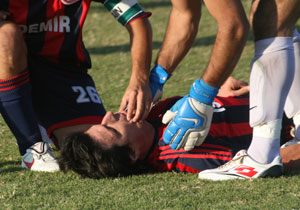 Eski TS'li golcü sahada ölüyordu