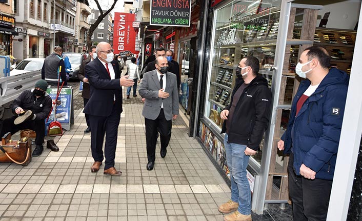 Trabzon Valisi Ustaoğlu’ndan Meydan ve Tabakhane’de Kovid-19 Denetimi